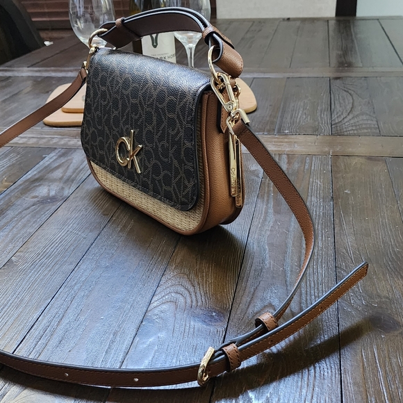 NWOT Calvin Klein Signature Shoulder Bag Crossbody Brown & Natural Straw - Picture 2 of 15